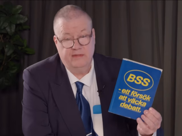 Ola Sundberg, Sverigedemokraternas vitbok och att vara hemmablind